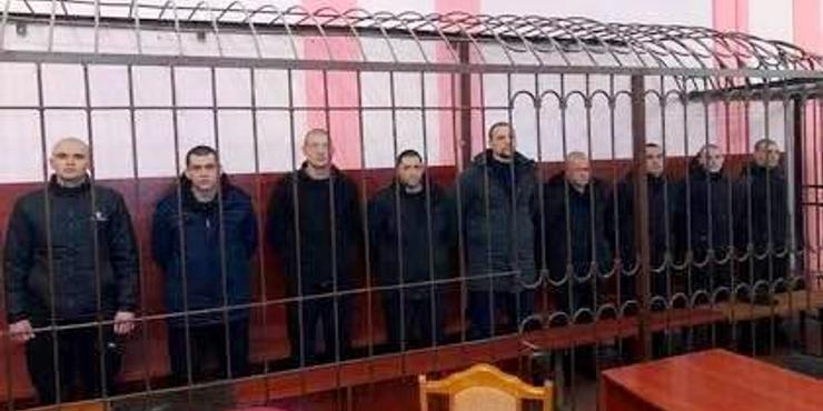 Окупанти “засудили” дев’ятьох оборонців Маріуполя: скільки років полону їм дали
