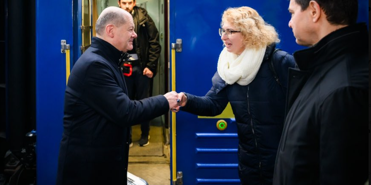 До Києва з неоголошеним візитом прибув канцлер Шольц