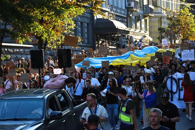 У центрі Києва розпочалася хода на підтримку Федорова та реформ в оборонній сфері Хода на підтримку Михайла Федорова