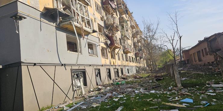 Російські окупанти вдарили авіабомбами по центру Краматорська: є загиблі та поранені
