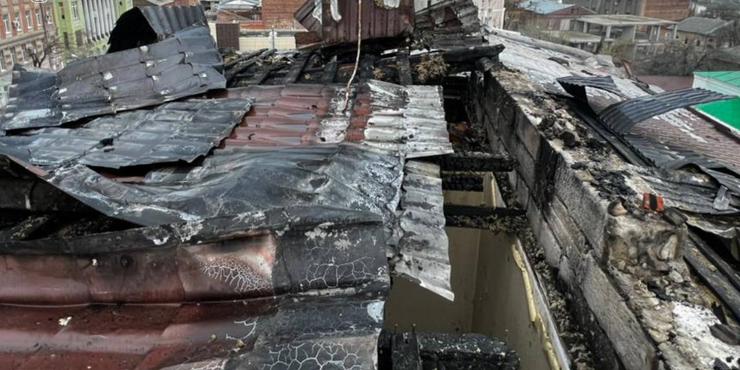 Росія знову атакує Україну: у Херсоні дрон влучив у маршрутку, у Харкові - поранено місячне немовля