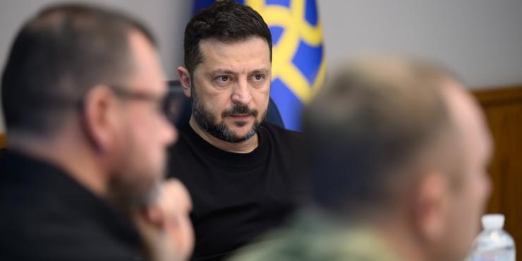 Зеленський пообіцяв посилити захист дата-центрів та об’єктів, які мають критичне значення у сфері зв’язку Володимир Зеленський