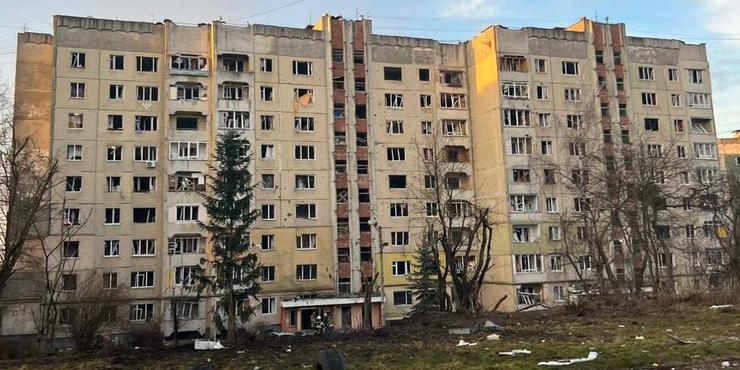 Російські ракети пошкодили житловий будинок у Львові: є загиблий та постраждалі