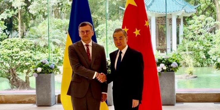 Візит Кулеби у Китай: “Україна готова вести переговорний процес з РФ на певному етапі”