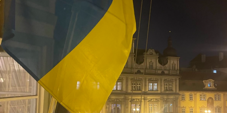 У парламенті Чехії назвали "незграбною витівкою" зняття прапора України новим спікером: у відповідь депутати вивісили нові стяги