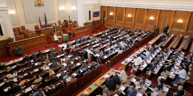 Парламент Болгарії подолав вето президента щодо БТРів для України