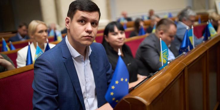 Реєстр волонтерів: Нардеп Грищук розповів, як це працюватиме