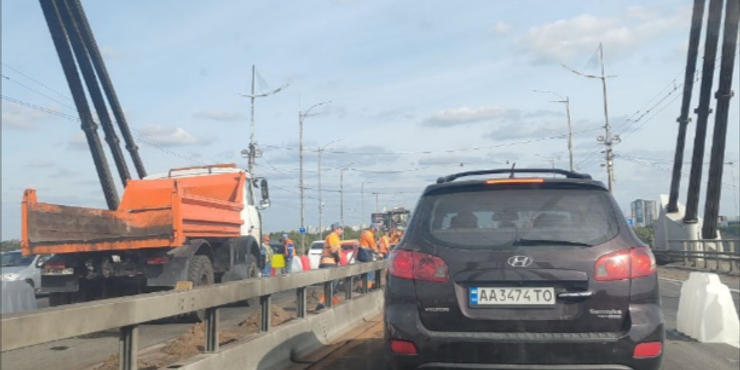 У Києві відновили Північний міст після російської атаки Північний міст