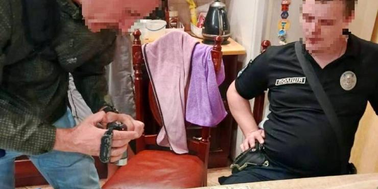 У Дніпрі викрили правоохоронців та медиків, які виготовляли фальшиві довідки для військовослужбовців