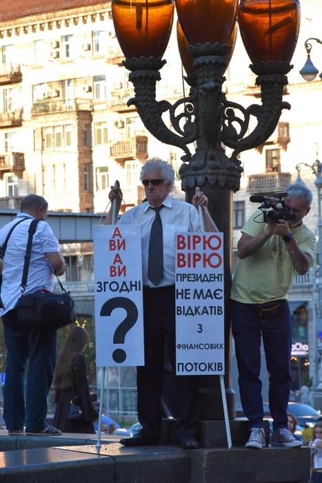 У центрі Києва розпочалася хода на підтримку Федорова та реформ в оборонній сфері Хода на підтримку Михайла Федорова