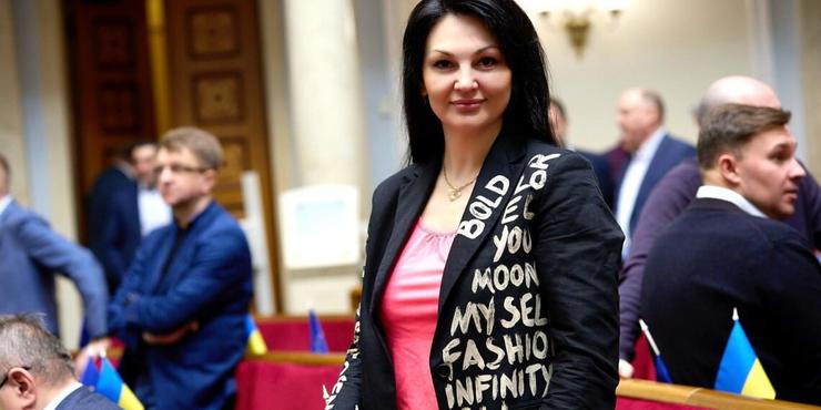 ВАКС засудив до двох років ув'язнення нардепку Марченко, яка викинула хабар через паркан