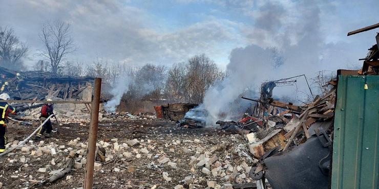 Над Києвом ППО збила 16 ракет, але є руйнування і три постраждалі людини