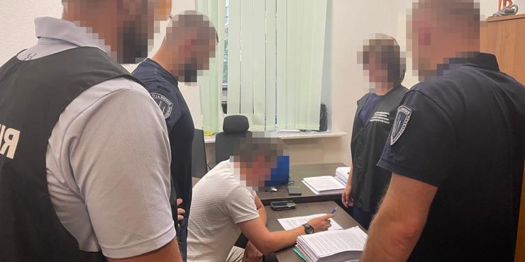 Посадовець Херсонської ОДА закупив неякісний одяг для військових на понад 20 млн грн державних коштів: подробиці оборудки