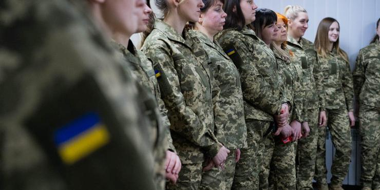 Уряд вніс зміни щодо військового обліку жінок-медиків і фармацевтів: чому їм необхідно прийти до ТЦК