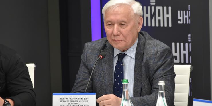 Україну "тягнуть до низу" структури, в яких чиновники отримують надвисокі зарплати, - Єхануров